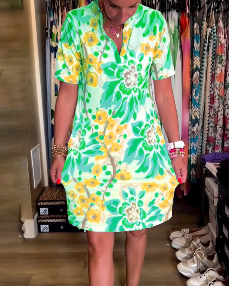 Robe à manches courtes, imprimé fleuri et col V