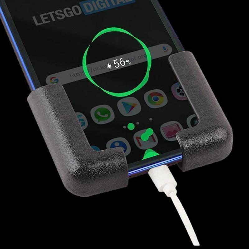 Collez le support de téléphone partout